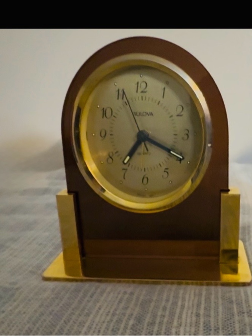 Bulova archtop quartz desk clock with brass, tested/used